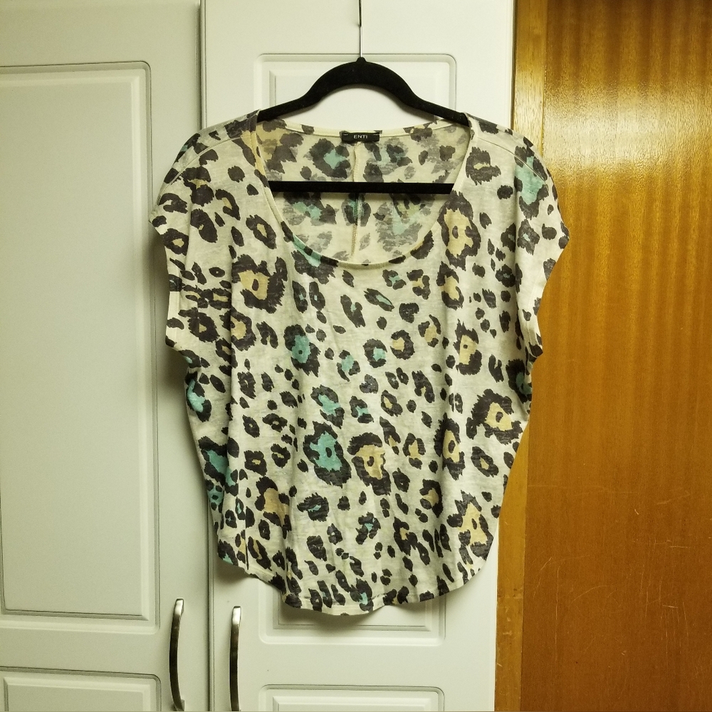 🍭Enti leopard print short served top